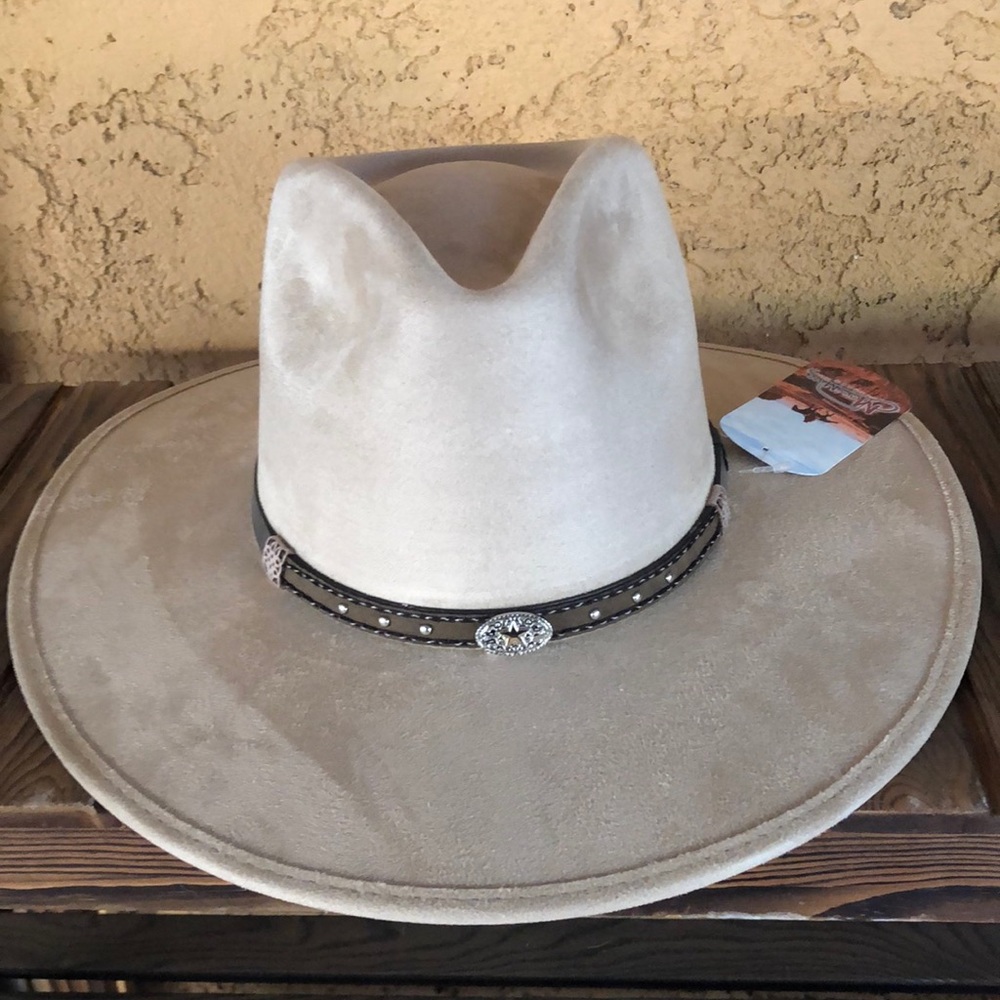 - Stunning cowboy hat